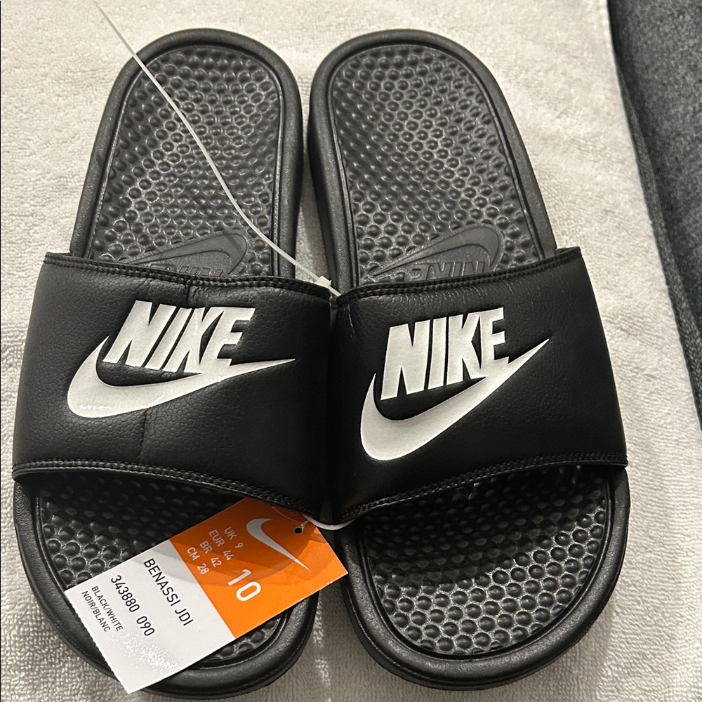Bennassi Nike JDI  Size  10 . Black 10 M